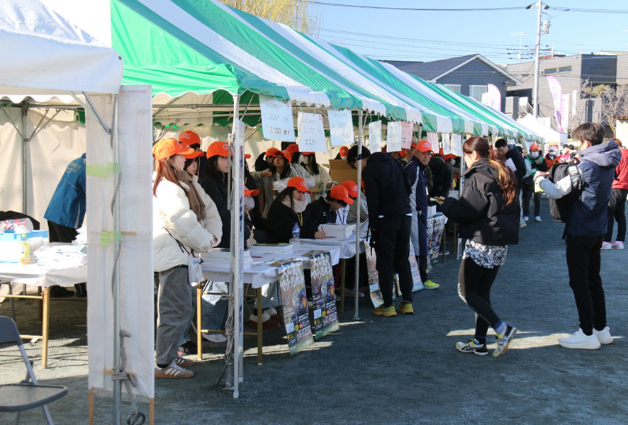 開会式会場の大会本部テント